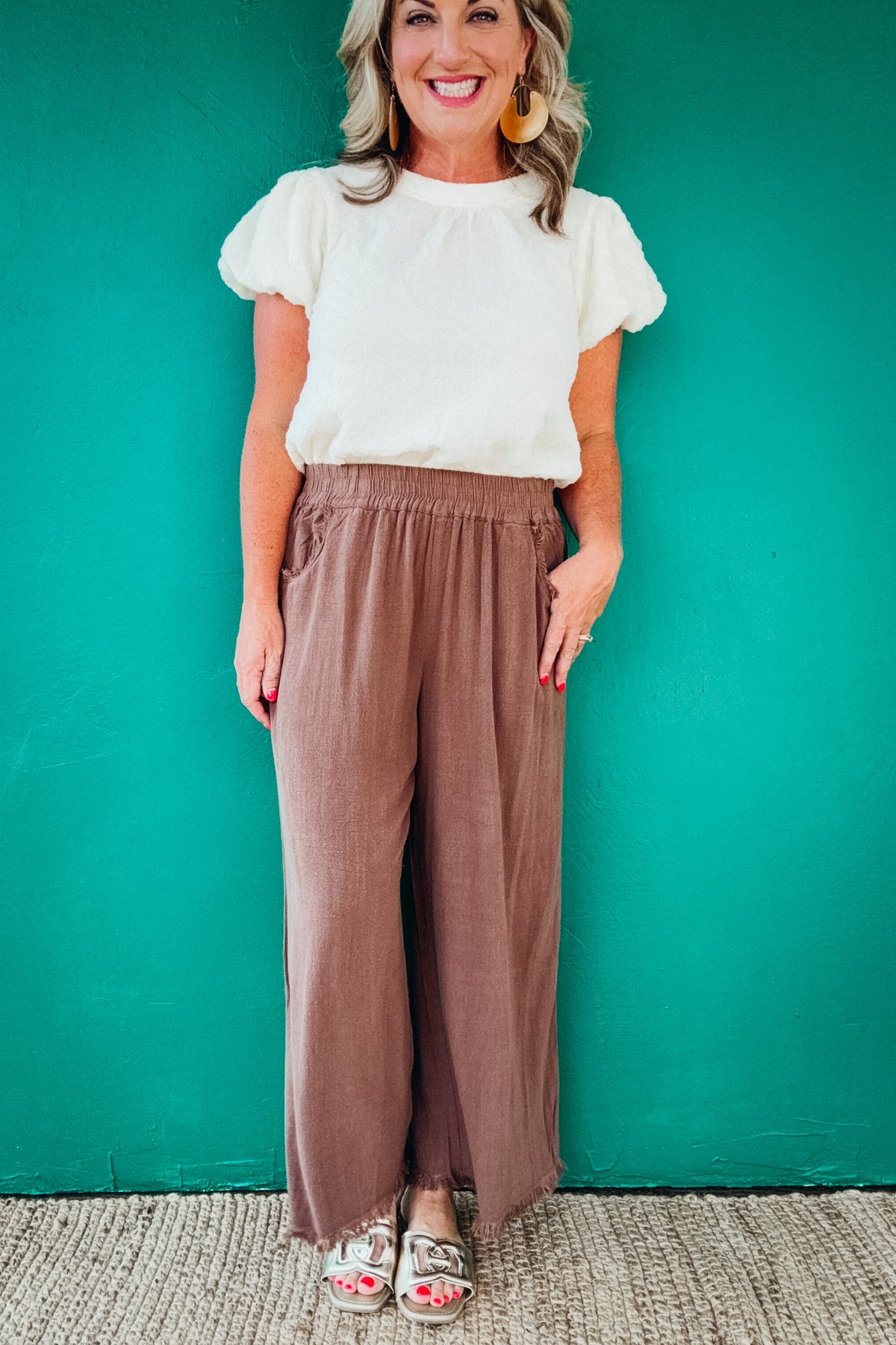 Tabitha Wide Leg Cropped Linen Pants in Cocoa